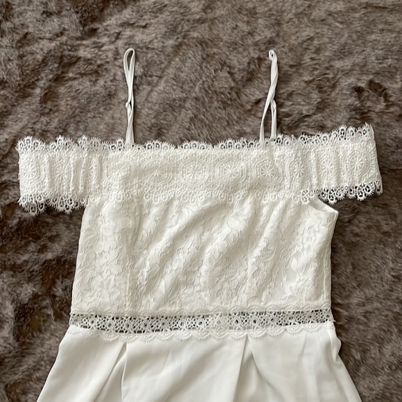 Francesca’s White Lace Bodice Off-the-Shoulder Mini Dress Small NWT - Picture 2 of 11